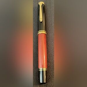 Elegant Pelikan Souveran R600 Black & Red Striped Fountain Pen 14K Gold Trim